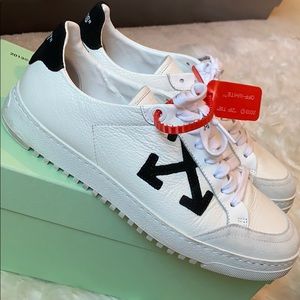 OFF WHITE SNEAKERS